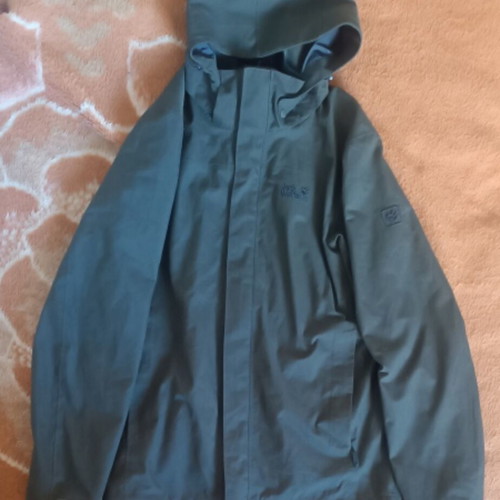Jack Wolfskin waterproof windproof men's jacket size S like new, green