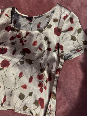 Satin women's short-sleeve blouse like new, size L, beige and red