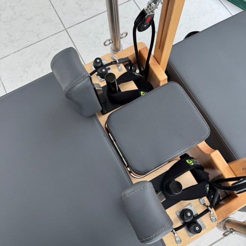 Pilates Reformer bed like new with all accessories