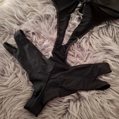 Med one-piece swimsuit like new, size M, black
