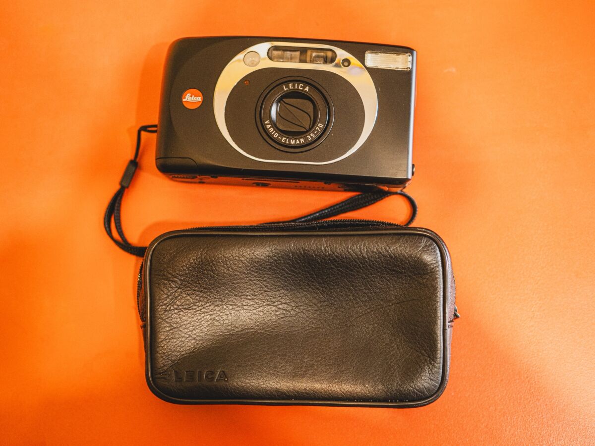 Leica Z2X VARIO ELMAR ケース付き Leica Z2X 35mm compact film camera - € 219,00 - Vendora.cy