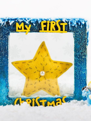 Christmas wooden frame new with embossed effect and felt star