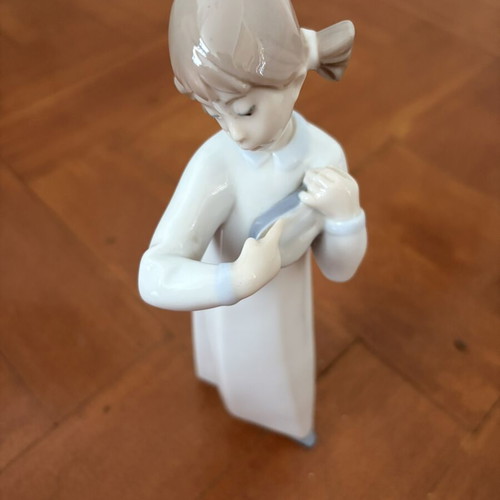 Αγαλματάκι Lladro σαν καινούργιο, ύψος 20.5 εκατοστά