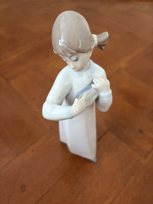 Αγαλματάκι Lladro σαν καινούργιο, ύψος 20.5 εκατοστά