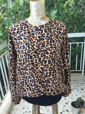 Комплект пола от копринена блуза средно голям