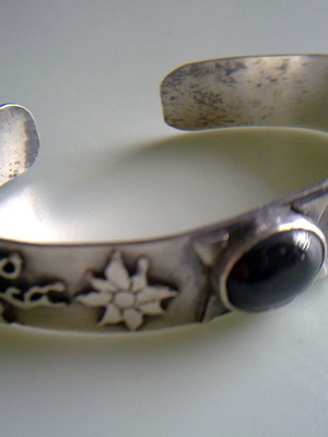 Χειροποίητο ασημένιο βραχιόλι cuff 925 με Black Star Diopside
