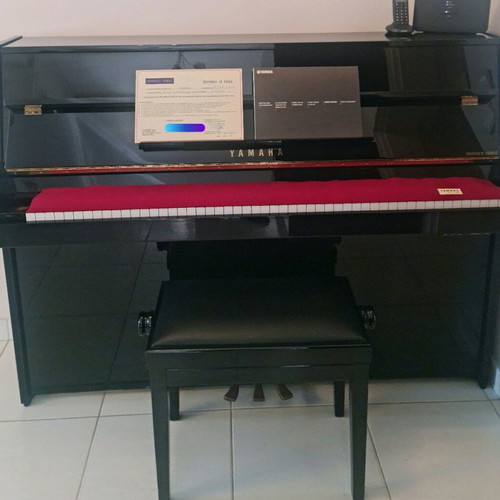 Yamaha P112N Silent Upright Piano like new, black glossy