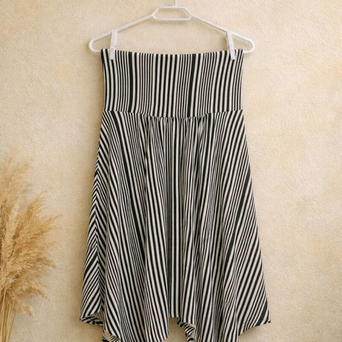 Bodyflirt striped black and white asymmetrical skirt like new