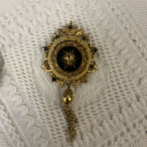 Vintage collectible pins set of 2 with antique style