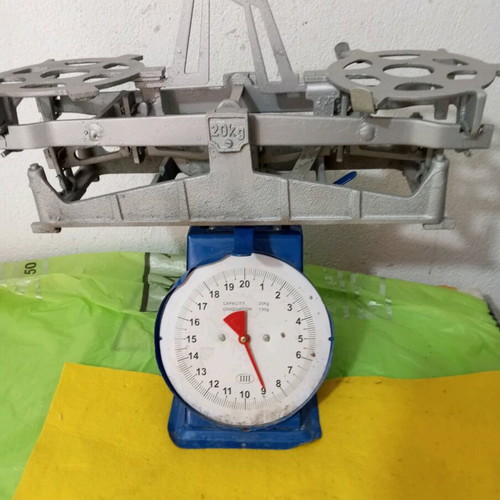 Old grocery store scale used