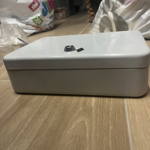 Safe new, unused