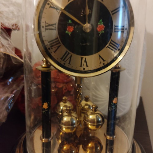 Decorative clock used in very good condition