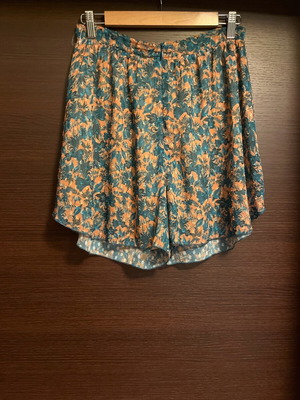 Vassia Kostara shorts like new, colorful printed short bermuda size M