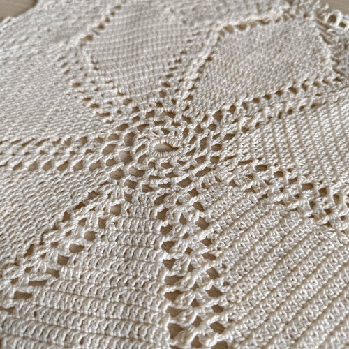 Round beige doilies, 2 pieces, 24 cm, handmade, like new