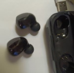 Bluetooth wireless earbuds new, right ear set