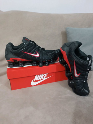 Αθλητικό παπούτσι Nike Shox TL καινούργιο, μέγεθος 42.5, μαύρο και κόκκινο
