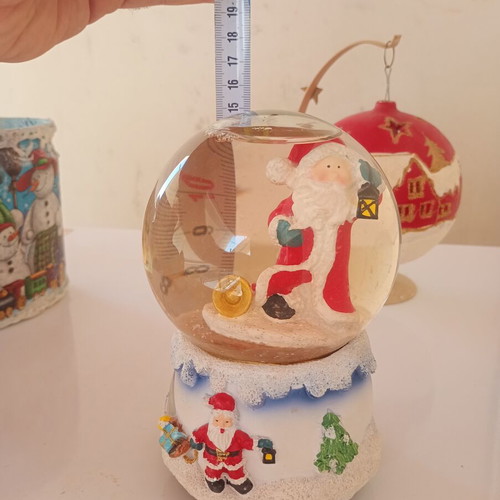 Christmas decoration set used, 11 pieces including music snow globe and ceramic candle holders