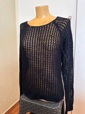 Black sweater with loose knit size S/M