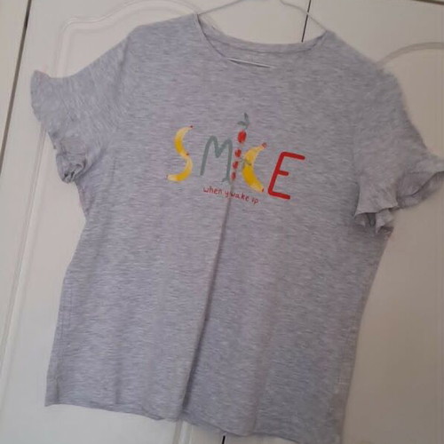 Esmara grey T-shirt Smile with ruffled sleeves, size L/XL