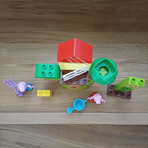 Lego Duplo Peppa Pig Garden and Tree House like new, 20 pieces