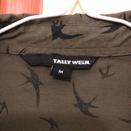 Tally Weily shirt with swallows like new, size M