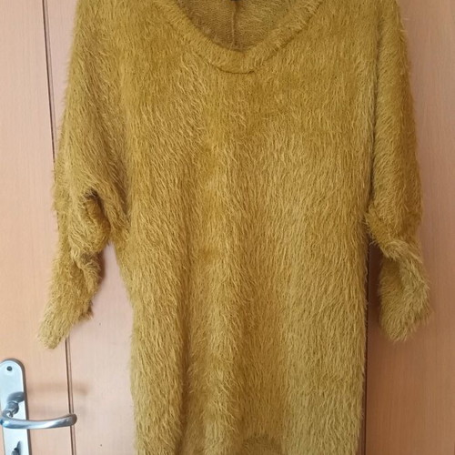 Long hairy blouse new, size M