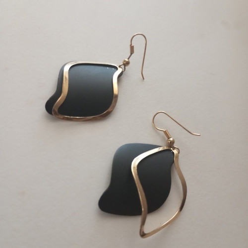 Dangling earrings new with black matte and gold details