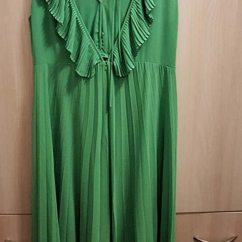 Zara green maxi dress like new, neckline closed