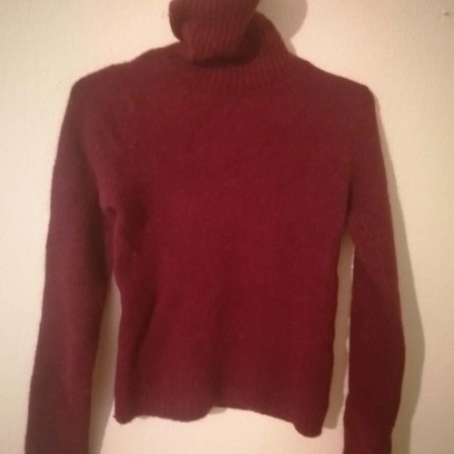 Zara burgundy turtleneck used, size M