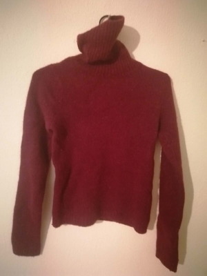 Zara burgundy turtleneck used, size M