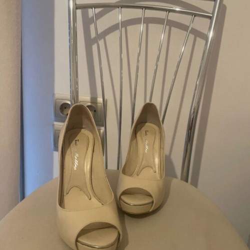 Tsakiris Mallas cream peep-toe high heels, size 37