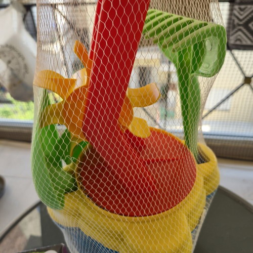 Beach Bucket Set like new with accessories