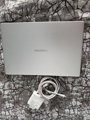 Huawei MateBook D14 14" IPS Ryzen 5 8GB RAM 512GB SSD Windows 11 like new