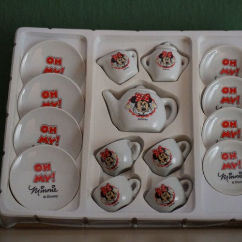 Disney Minnie Mouse porcelain tea set, new, 17 pieces
