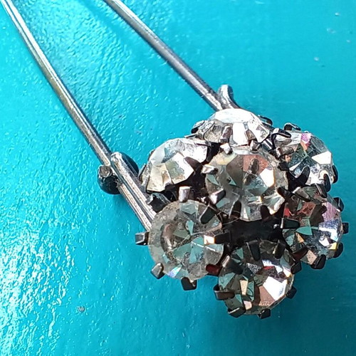 Vintage brooch 7cm with clear rhinestones, like new