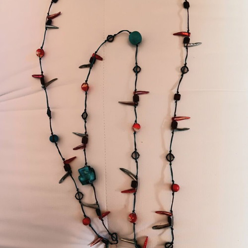 Long necklace like new, multicolored, 90 cm length