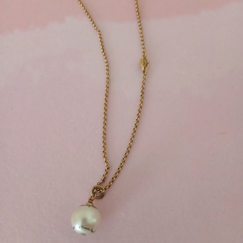 Juicy Couture necklace used with pearl and brand name
