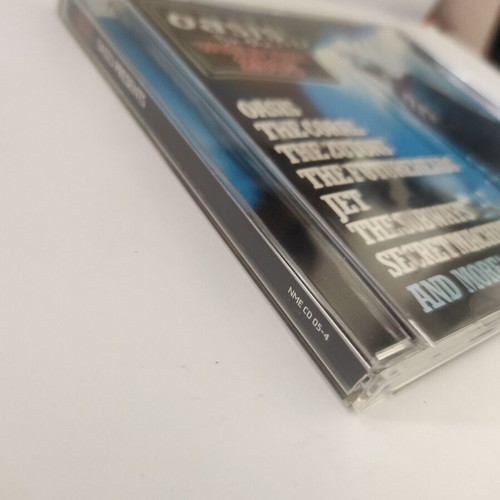 Oasis On The Road World Tour 2005 CD like new, rock compilation