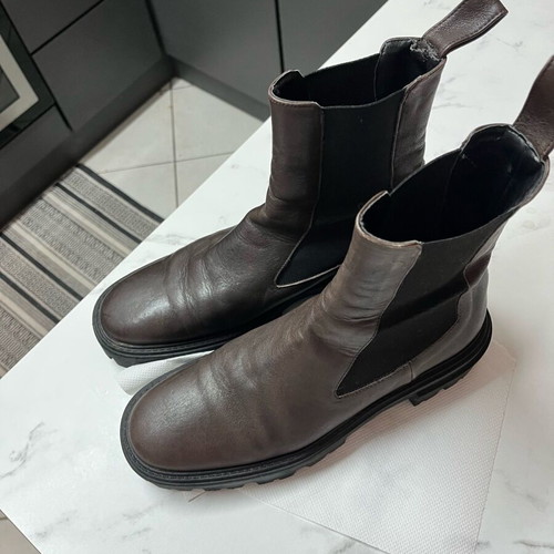 Zara leather Chelsea boots brown size 40 like new
