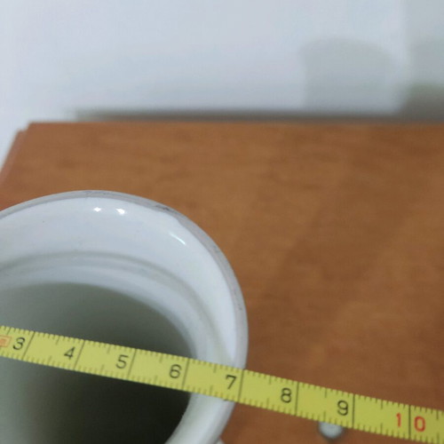 Porcelain vase like new with simple and beautiful design