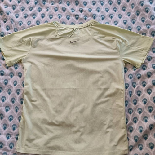 Nike women's t-shirt yellow size S like new