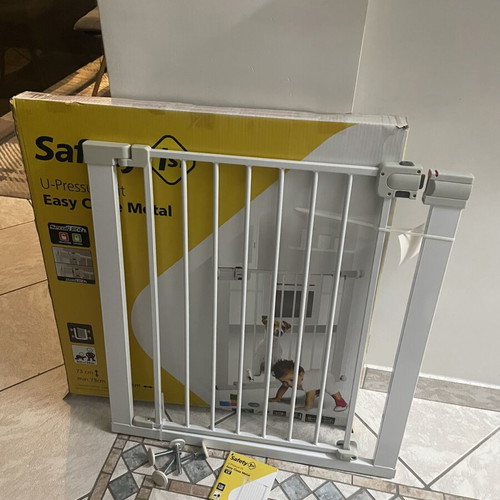 Safety First Easy Close Security Gate new from store closure