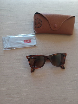 Ray-Ban Wayfarer sunglasses like new, light brown