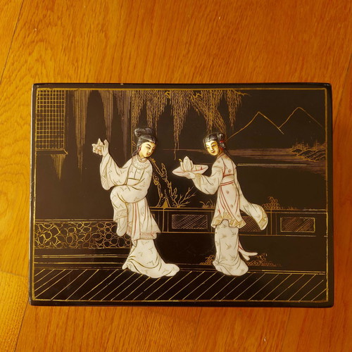 Antique Japanese jewelry box used with geishas mother-of-pearl inlay