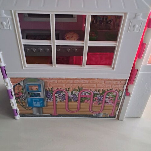 Barbie restaurant suitcase used, portable