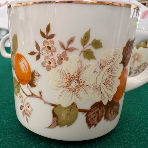 Porcelain cups set of 5 with floral decoration, like new