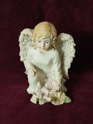 Angel figurine with flower like new