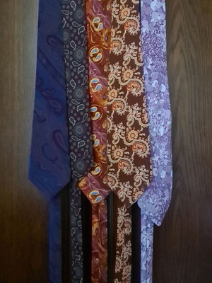 Branded ties like new, pack of 5, paisley pattern