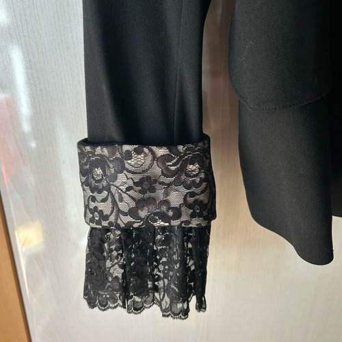Tagier de Pies suit like new, black, lace fabric