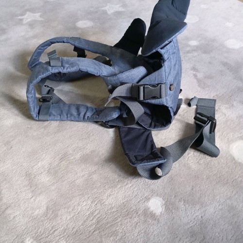 Baby carrier like new suitable from newborn